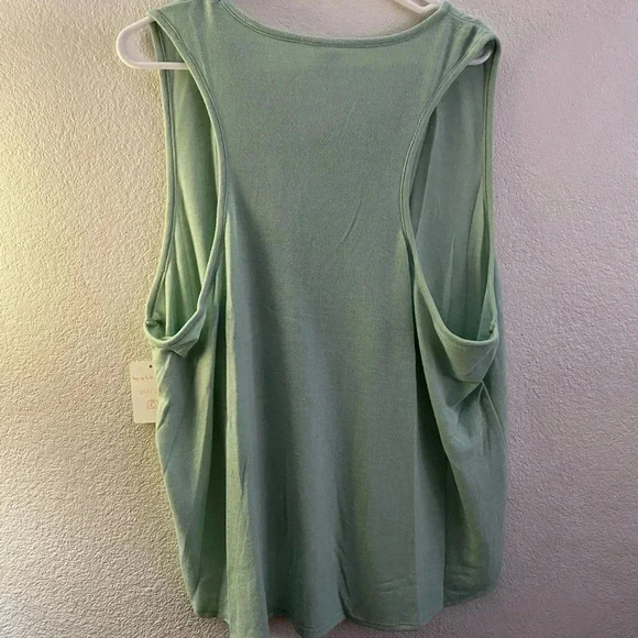 🆕Love At First Sing Plus Size Graphic Tank🆕 - Picture 5 of 8